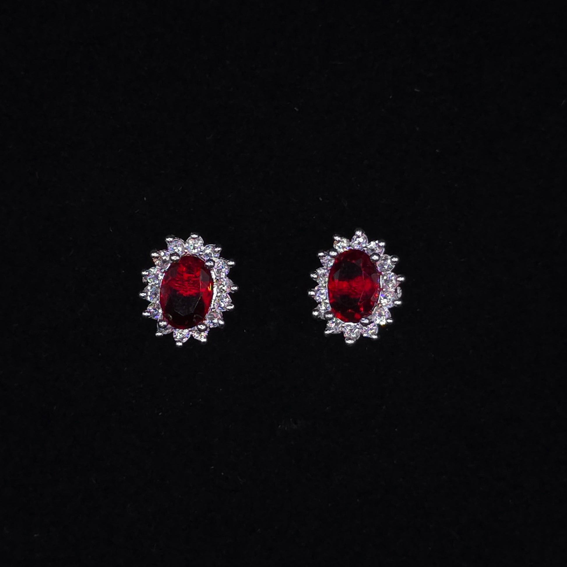 Aretes Flor de Circonia – Delicadeza y Brillo en Plata 925