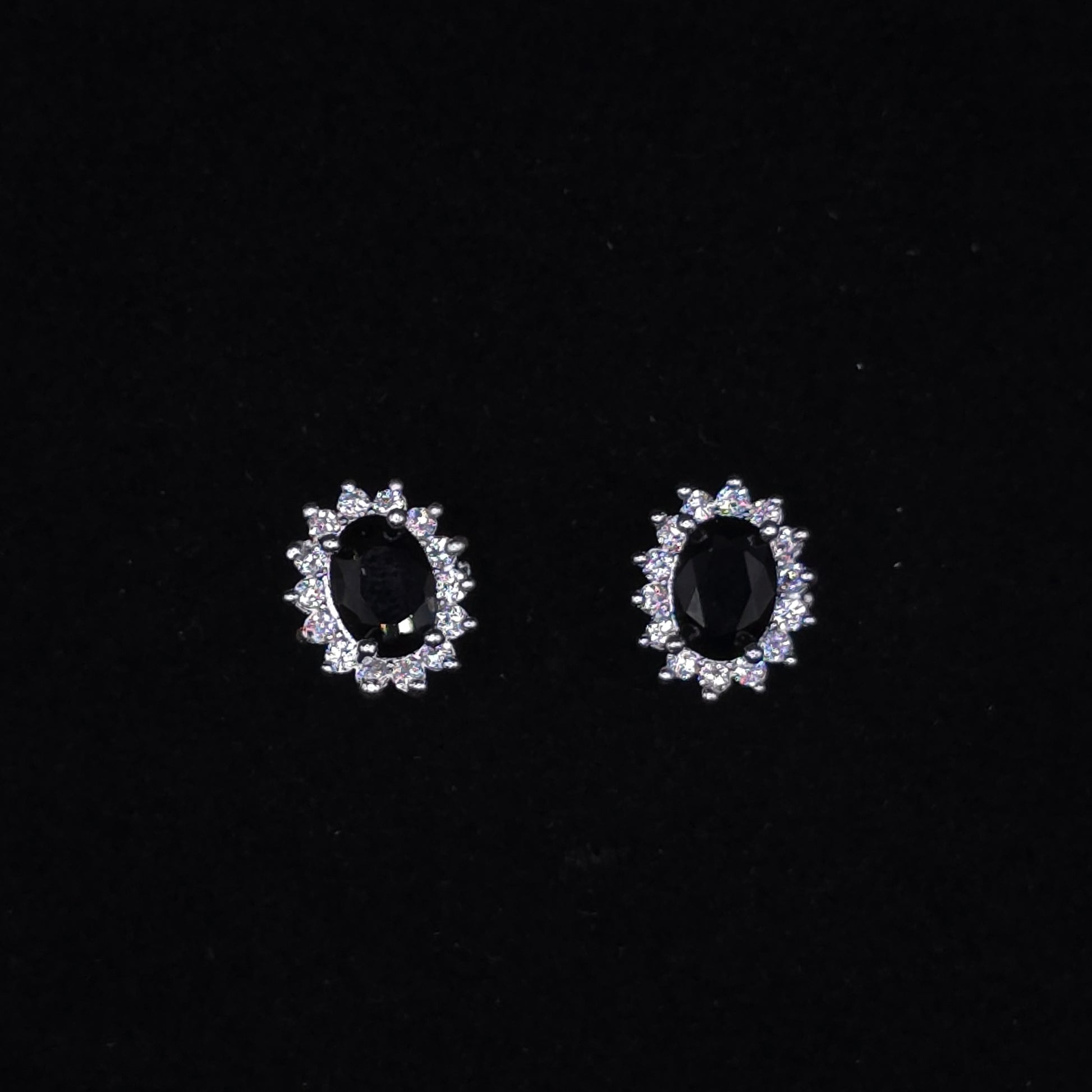 Aretes Flor de Circonia – Delicadeza y Brillo en Plata 925