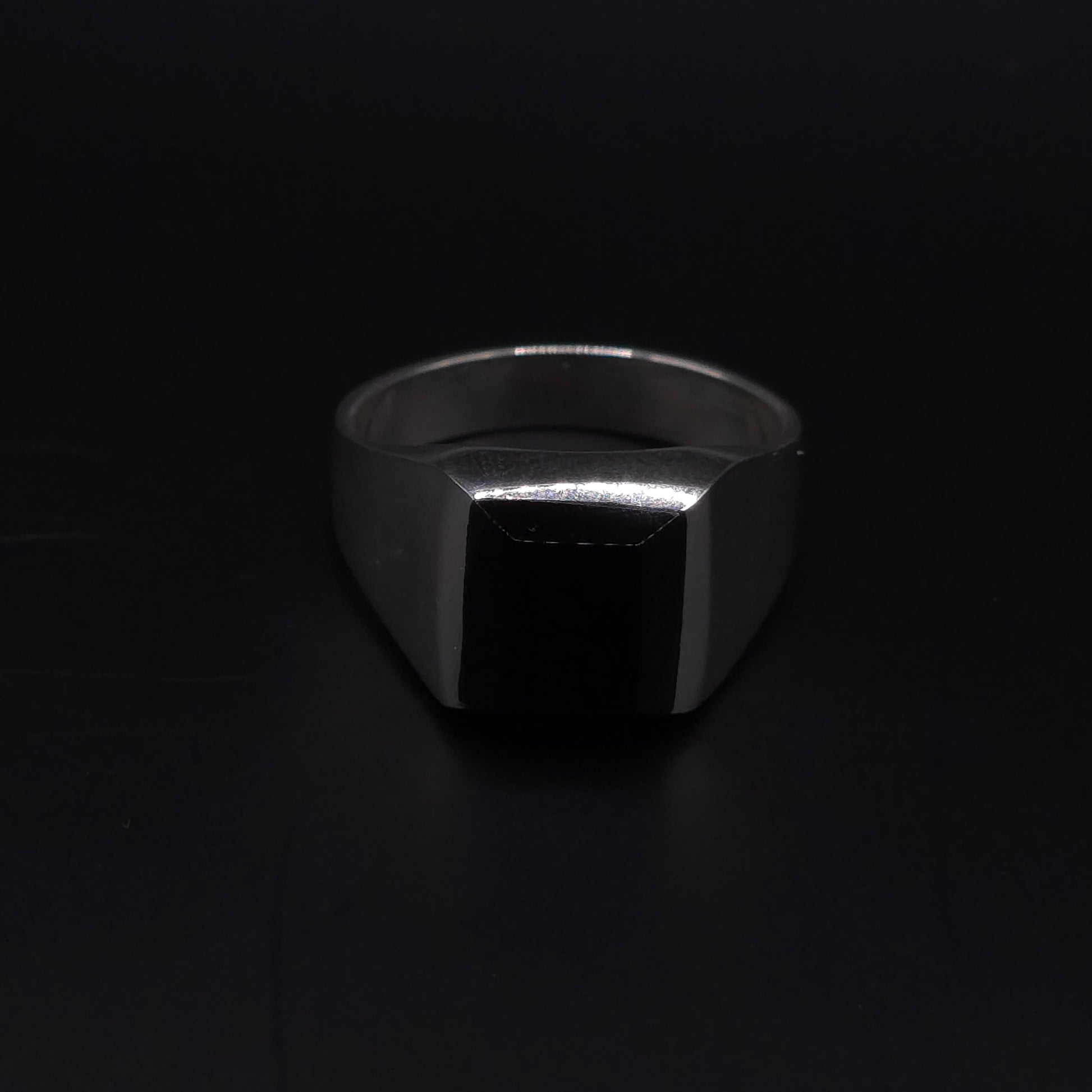 Anillo Sombra Noble – Fuerza y Estilo en Plata 925