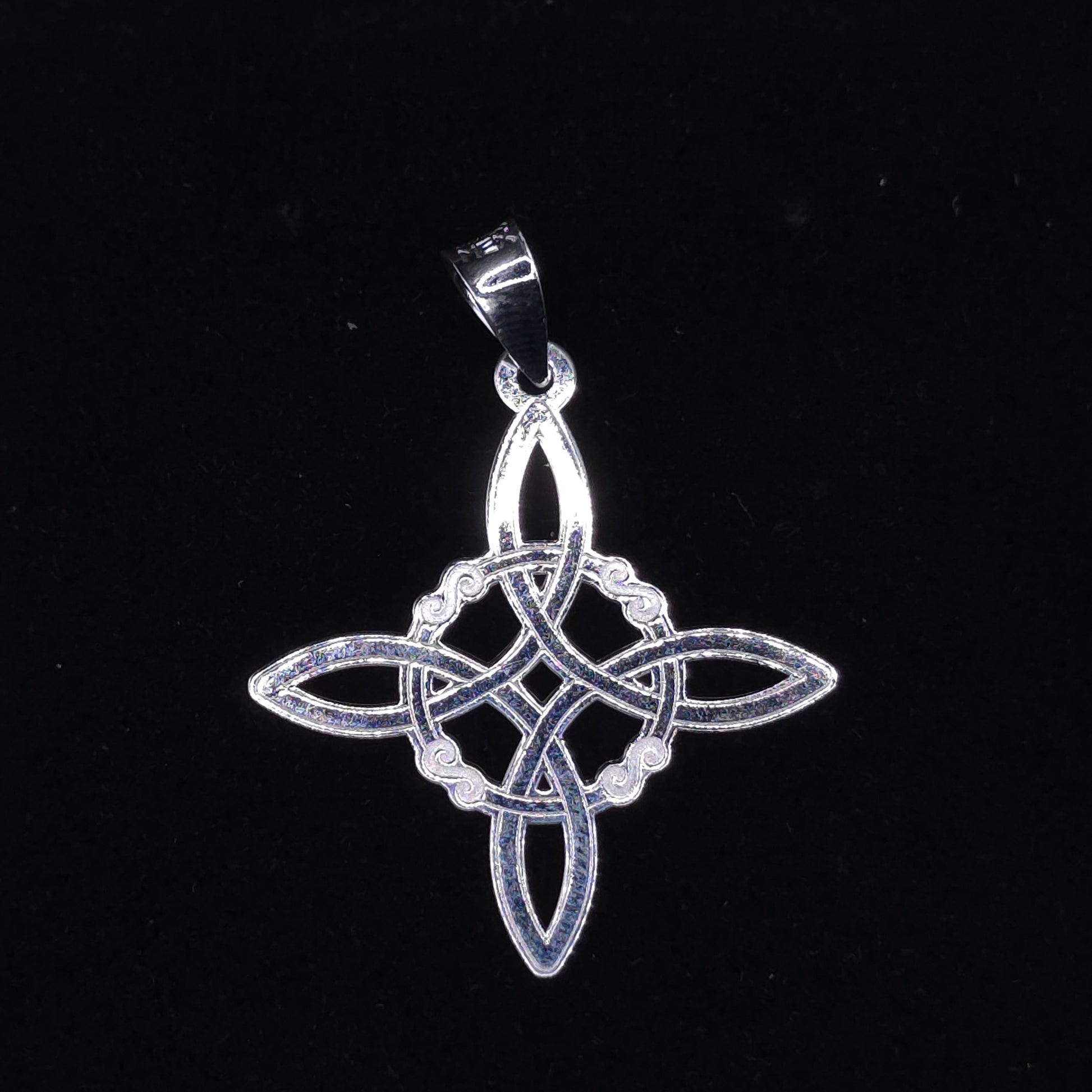 Dije Nudo de Bruja – Protección y Magia en Plata 925