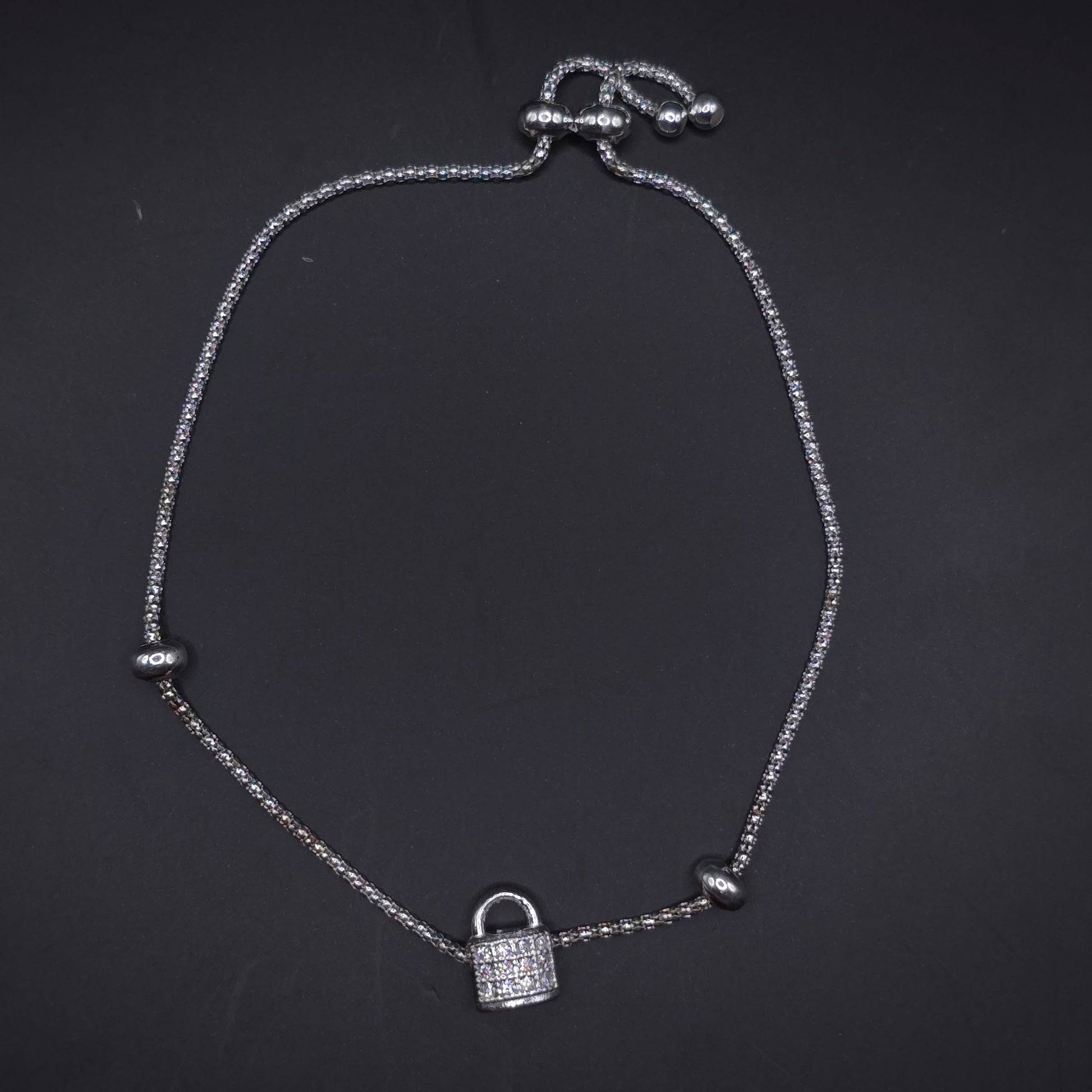 Pulsera LockLove – El Encanto de lo Inquebrantable