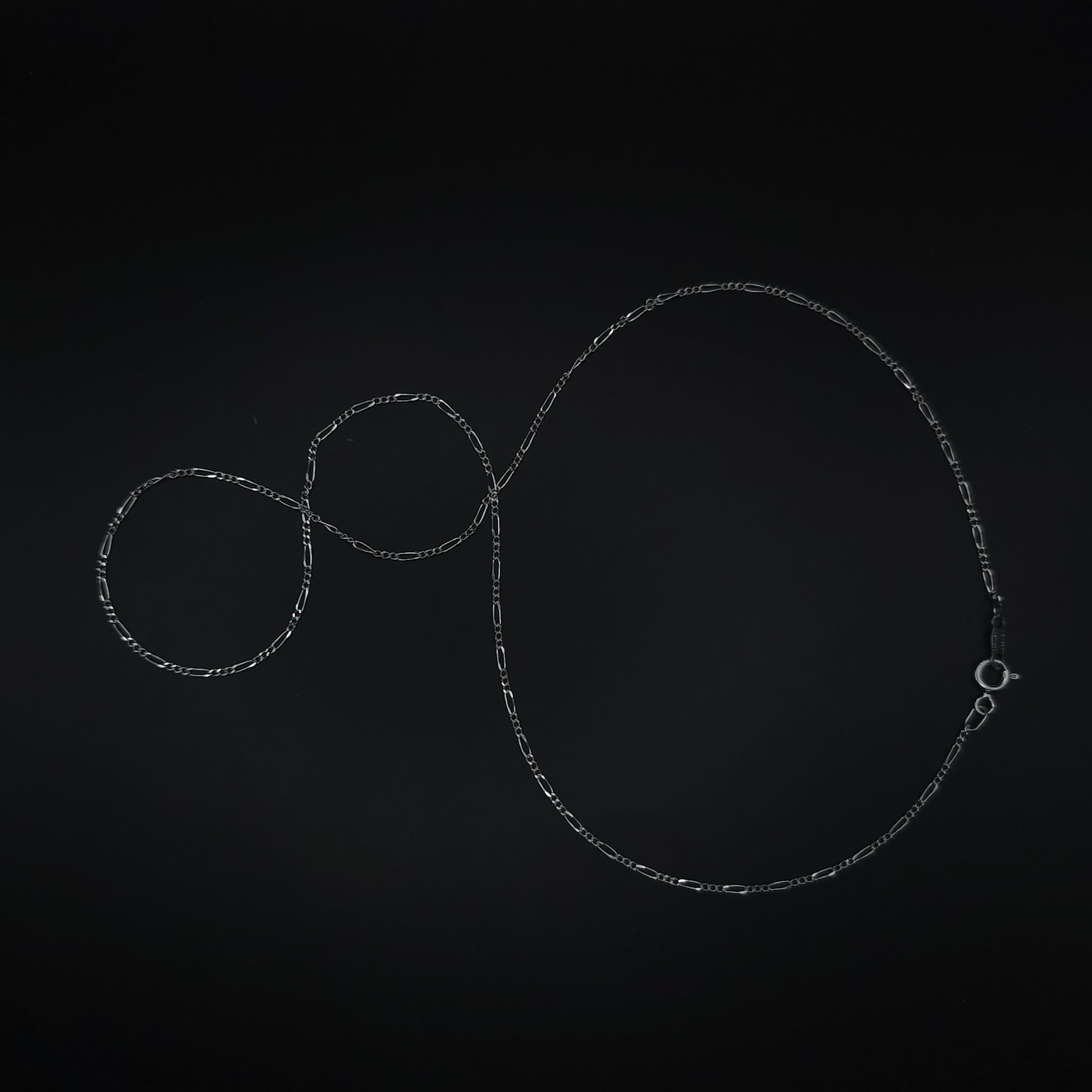 Cadena Fígaro en Plata 925 – Estilo Clásico con Toque Moderno